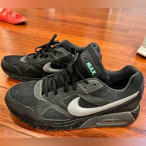 Black air max 1